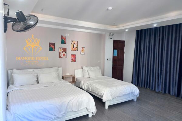 phong-doi-diamond-hotel-van-giang