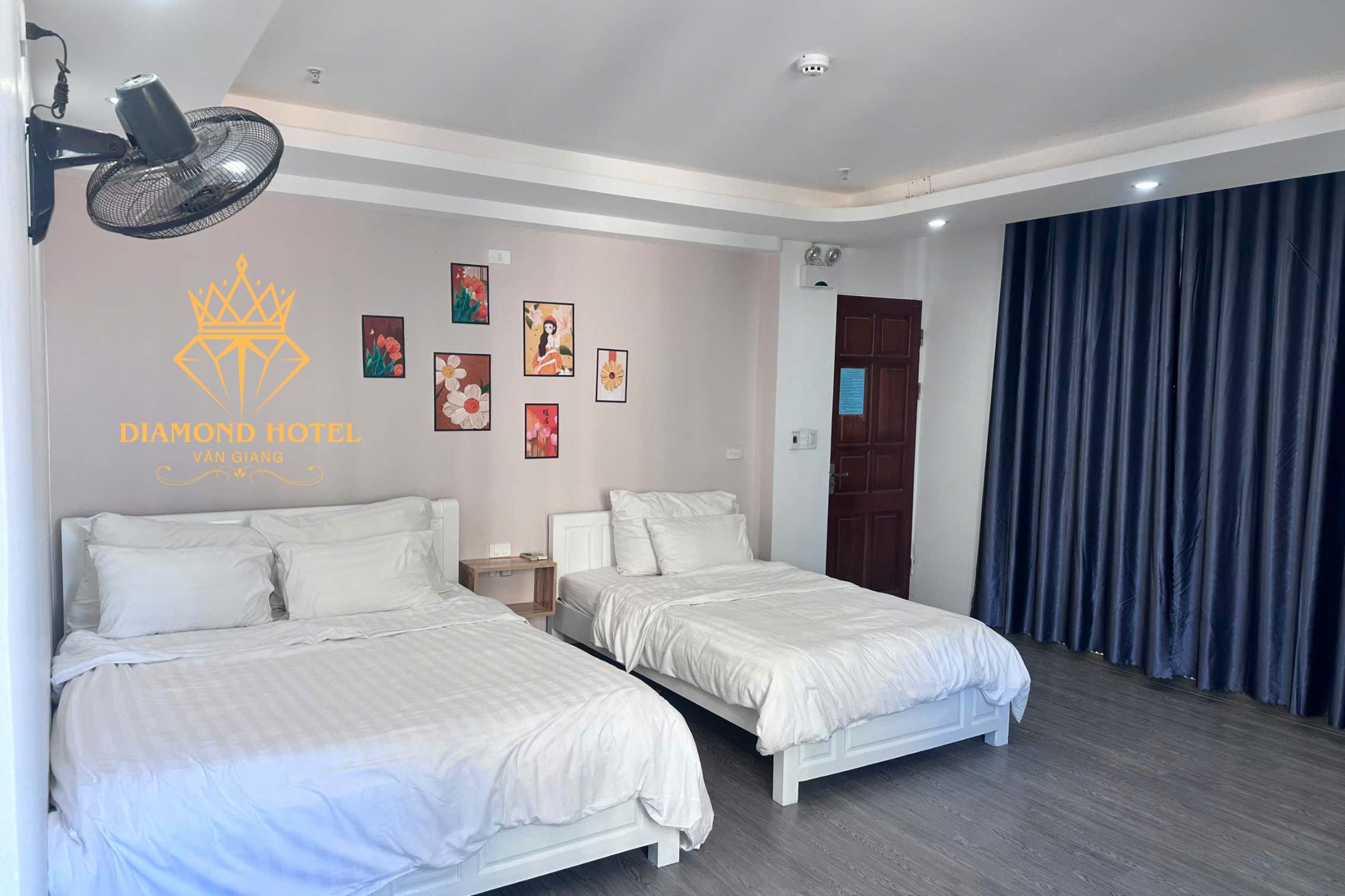 phong-doi-diamond-hotel-van-giang